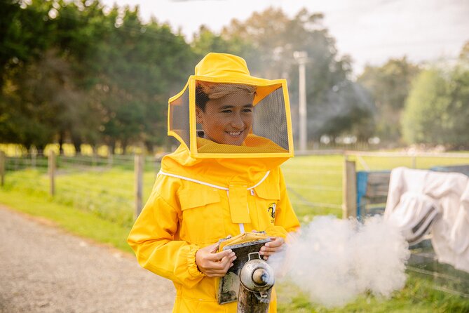 Small-Group Beekeeping Experience in Tauherenikau - Seeing how bees divide the work