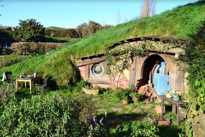 Small-Group Hobbiton and Waitomo Day Tour with Lunch from Auckland - The Green Dragon, lunch, and time to browse