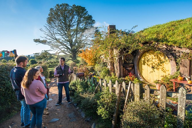 Small-Group Hobbiton Tour from Auckland with Party Marquee Lunch - The 7:00 a.m. Auckland pickup