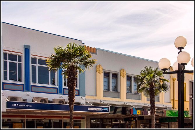 Small group - Napier City & Art Deco Tour, 2 hours - What the guide adds to the experience