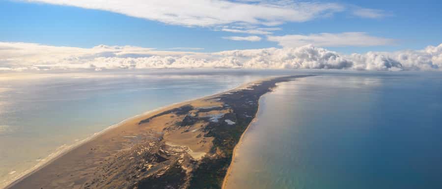 Takaka: Farewell Spit/Abel Tasman Scenic Flight - Wharariki Beach and the famous sea arches
