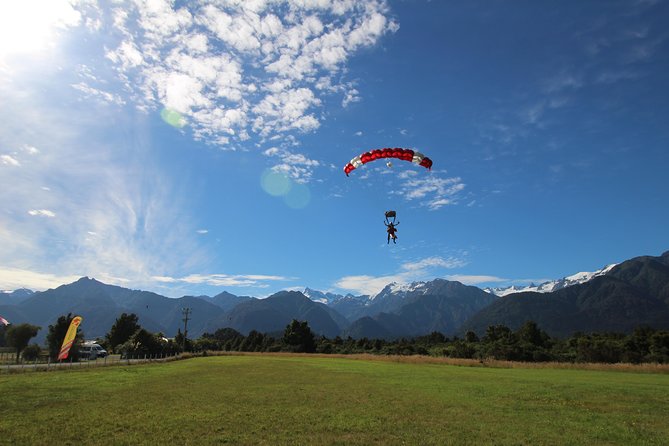 Tandem Skydive 13,000ft from Franz Josef - How the instructors shape the experience