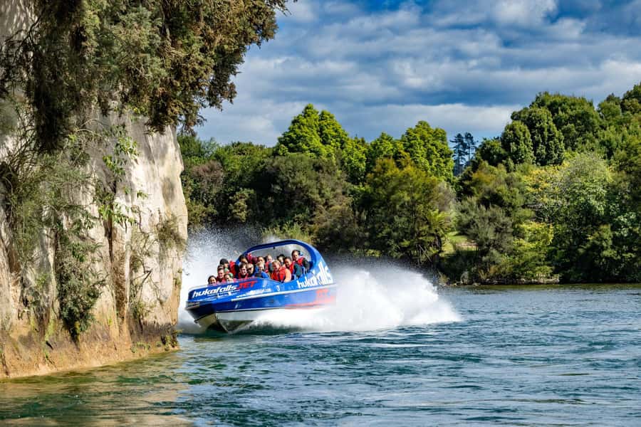 Taupō: Huka Falls 30-Minute Jet Boat Experience - Cliff runs, spray, and the famous 360-degree spins