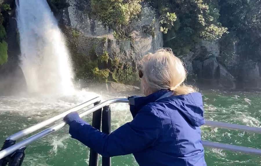 Taupo: Lake Taupo Western Bays Catamaran Tour with Bush Walk - Why the Western Bays make a better short outing