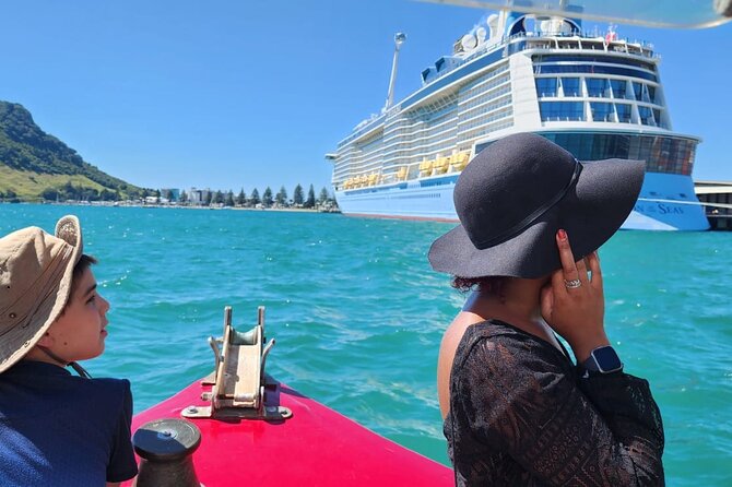 Tauranga Harbour Scenic One Hour Historical Boat Cruise - The onboard lounge bar and boat layout