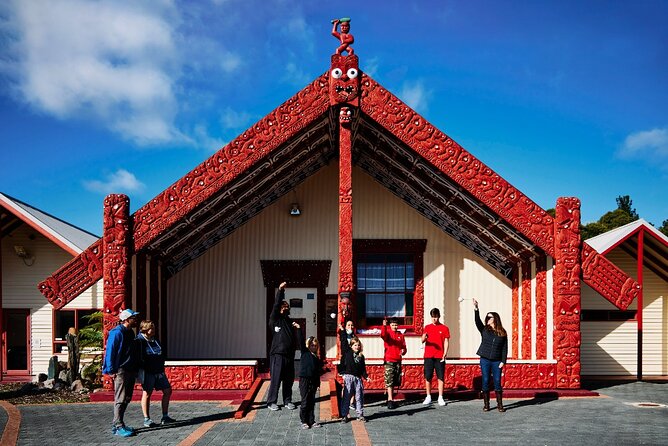 Tauranga Shore Excursion: Rotorua Highlights - Lunch in Rotorua is on your own