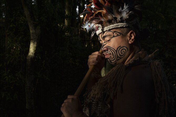 Te Pā Tū Evening Cultural Experience - Private Tour from Auckland - Coffee, a comfort break, and Tirau’s metal animals