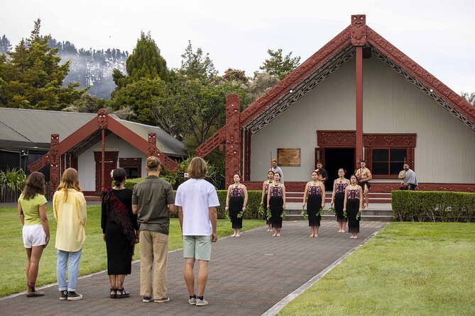 Te Puia: Te Pō Indigenous Evening Experience with Dinner - A generous buffet with a few caveats
