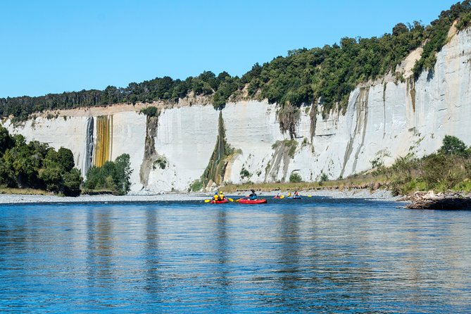 The Awesome Scenic Rafting Adventure - Full Day Rafting on the Rangitikei River - A riverside picnic gives the day a pause