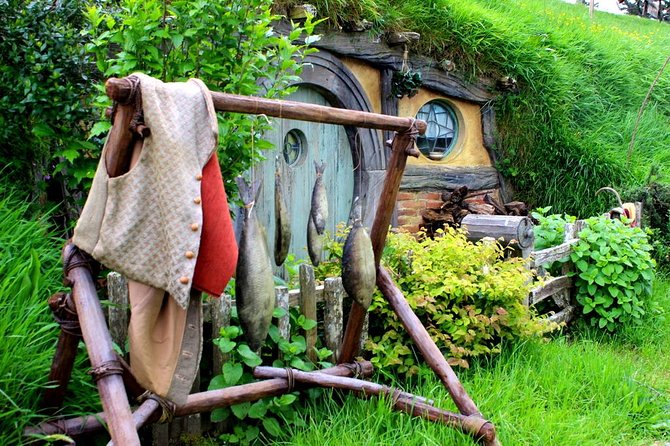 The Hobbiton Movie Set Small-Group Guided Tour from Auckland - Pickup details deserve your full attention