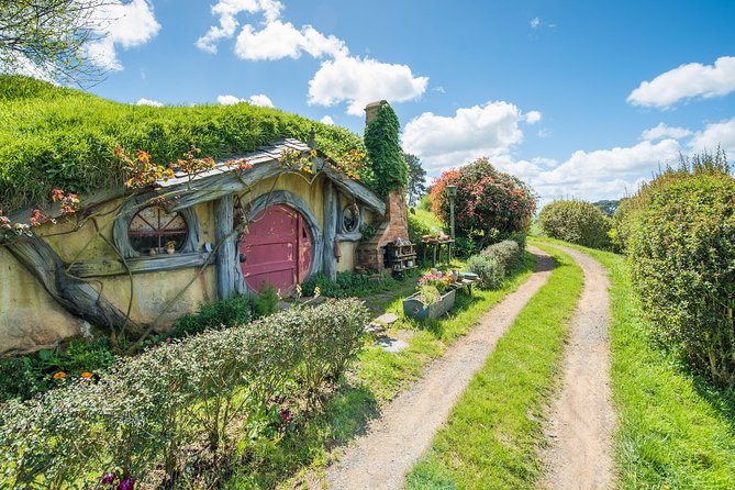 The Hobbiton Movie Set Small-Group Guided Tour from Auckland - Group size and the feel of the day