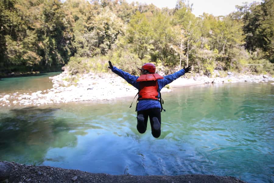 Tongariro River: Grade 3 Whitewater Rafting - Getting ready for the Tongariro River