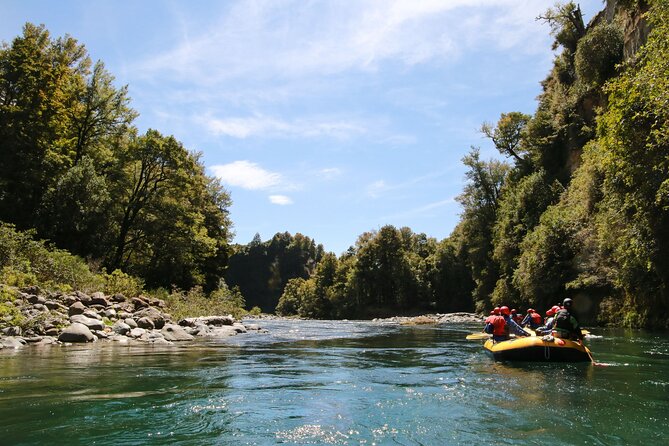 Tongariro Thrills: Grade 3 Whitewater Rafting Adventure - The short transfer to the river entry point