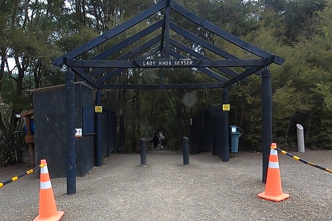TRIPLE DEAL Wai-O-Tapu, Redwood Forest & Blue Springs Ex Auckland - Meals, breaks, and the long return to Auckland