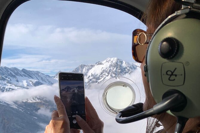 Ultimate Discovery: 3 Glaciers & Snow Landing – 45min - Seat position and your chances of a good view