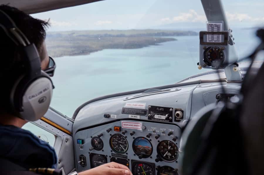 Waiheke Island: 30-Minute Scenic Flight - Following the shoreline for 30 minutes