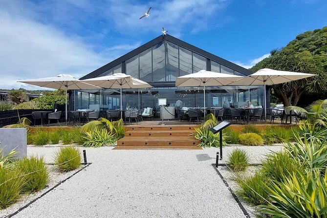Waiheke Island: Afternoon Wine Affair with Ocean Front Lunch - Ki Maha puts lunch beside Onetangi Beach