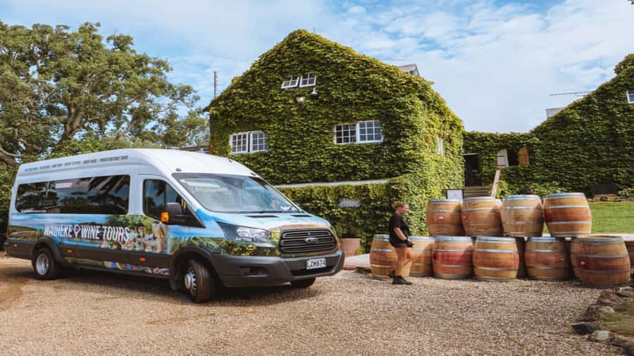 Waiheke Island: Wine Tour & Lunch at Award Winning Venue - Two more tastings in the Onetangi Valley