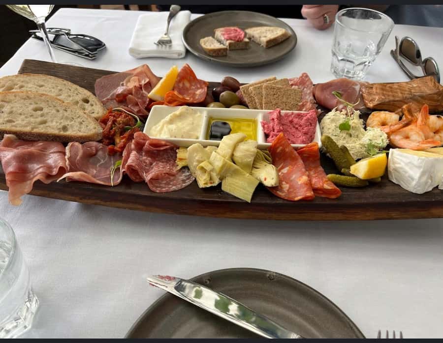 Waiheke: Scenic Taste and Graze Tour with Wine, Whisky, Beer - Oneroa, Onetangi, and the island between stops