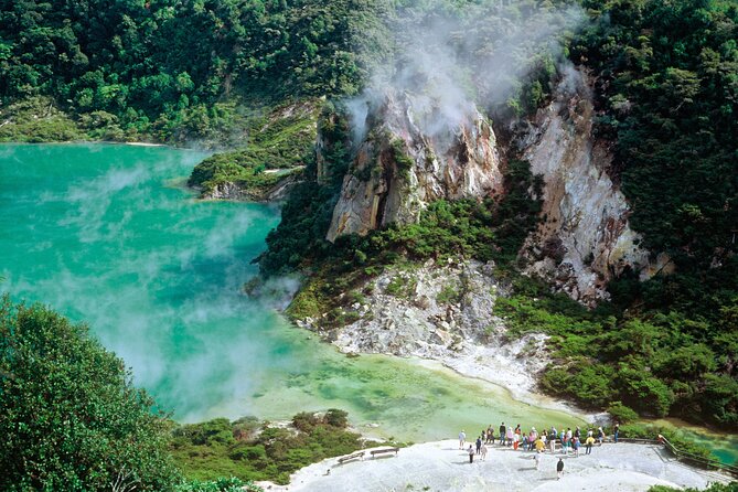 Waimangu Geothermal Valley & Lake Rotomahana Tour – 7hrs - Walking down the world’s youngest geothermal valley