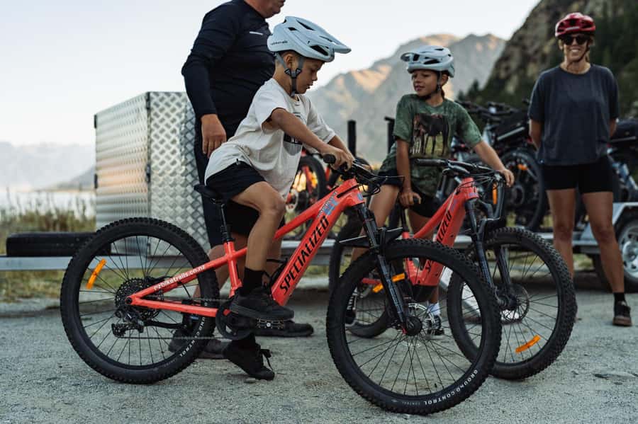 Wānaka: Gladstone Track and Wanaka Trails on Bike or eBike - From Wānaka to Lake Hāwea by luxury shuttle