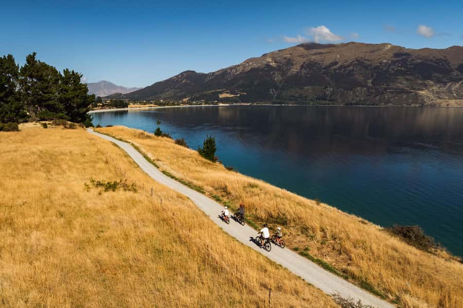 Wānaka: Gladstone Track and Wanaka Trails on Bike or eBike - The Pembroke Patisserie break in Albert Town