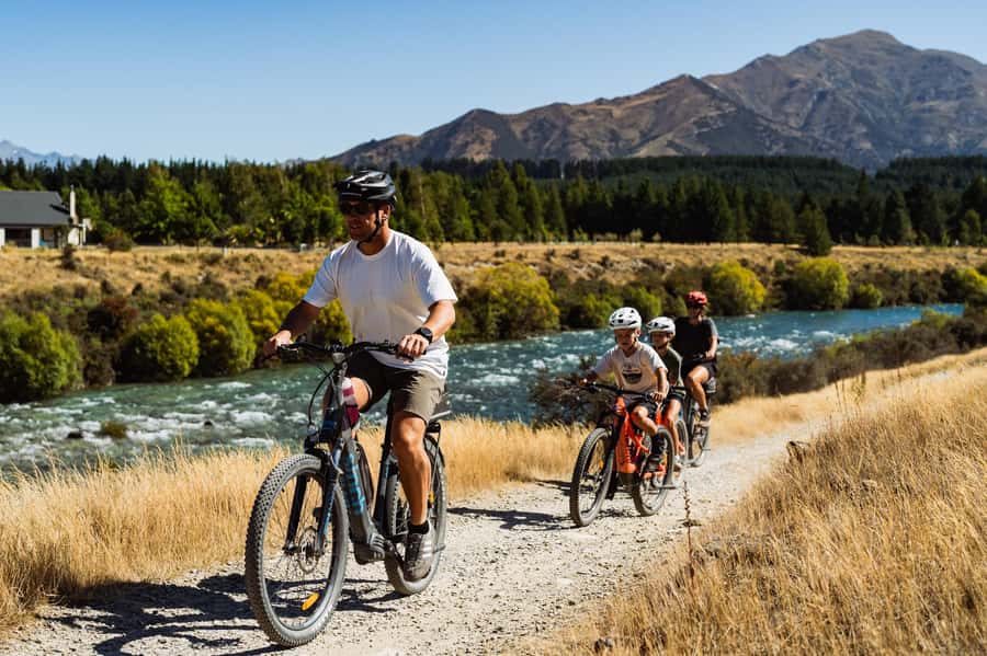 Wānaka: Gladstone Track and Wanaka Trails on Bike or eBike - Finishing at #ThatWanakaTree