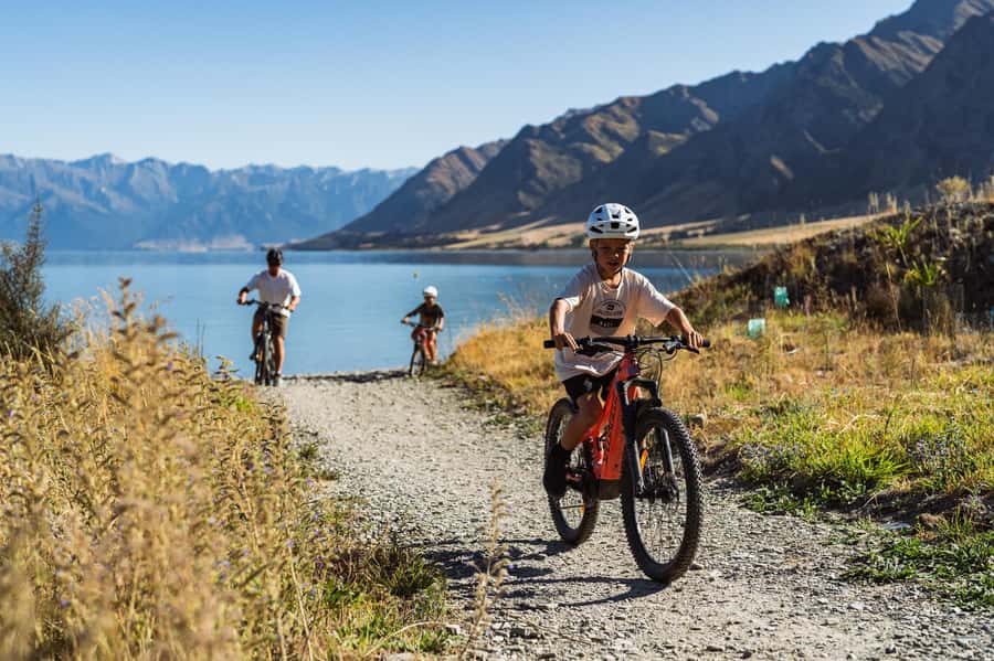 Wānaka: Gladstone Track and Wanaka Trails on Bike or eBike - Riding the Gladstone Track along Lake Hāwea