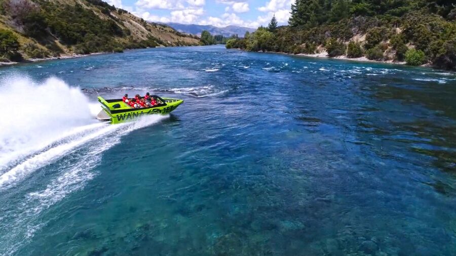 Wanaka: Jet Boat Ride on Clutha River - What the guide adds to the hour