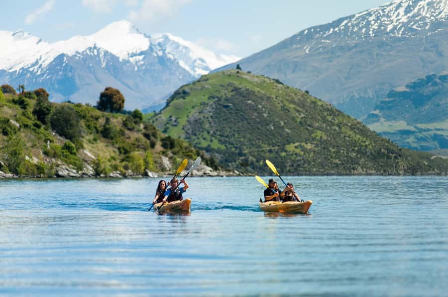 Wanaka: Lake Wanaka Guided Kayak Tour - Southern Alps views from the water