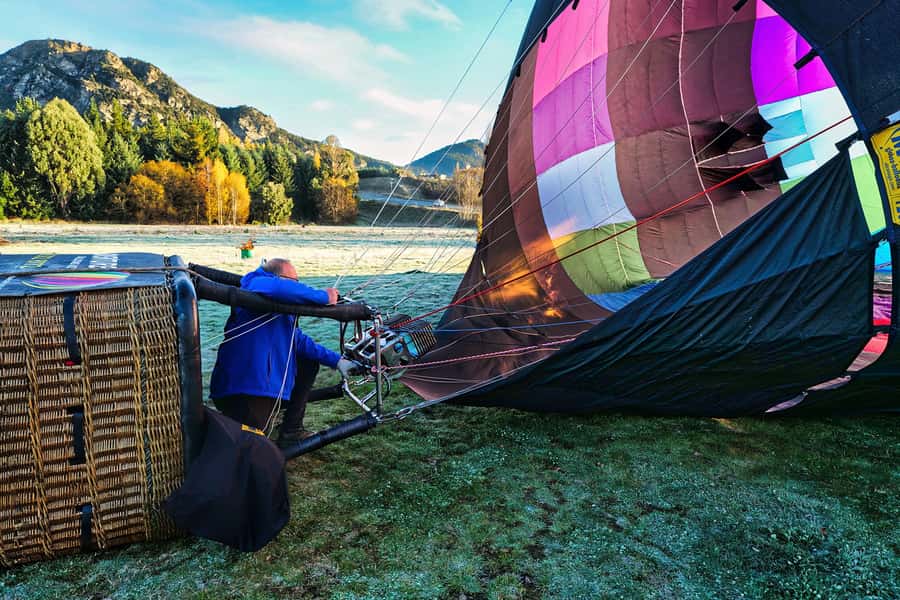 Wanaka: Scenic Hot Air Balloon Flight - The quiet character of the flight