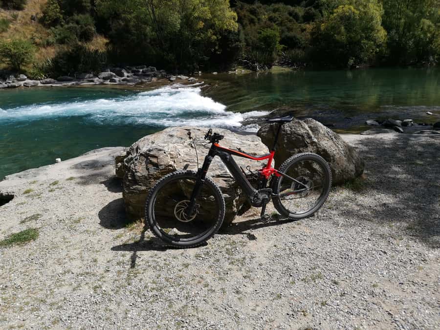 Wanaka: Self-Guided Regular MTB - Lake Hawea to Lake Wanaka - Clothing, Water, and Small Practical Details