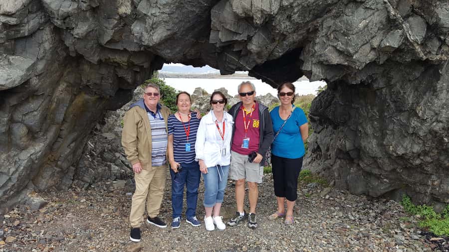 Wellington: Cave to Coast Highlights Guided Tour - Guides turn a fast route into a personal experience