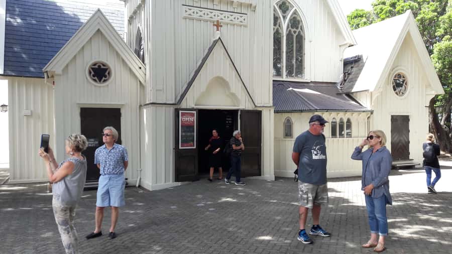 Wellington: Half-Day City Highlights Tour and Cable Car Ride - Weta Cave and the Miramar film connection