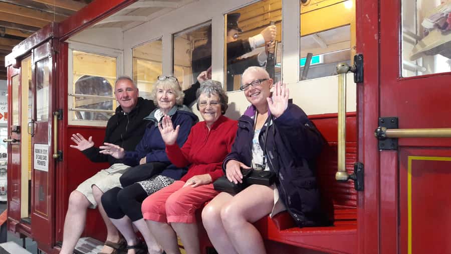 Wellington: Half-Day City Highlights Tour and Cable Car Ride - Oriental Bay and the return to central Wellington