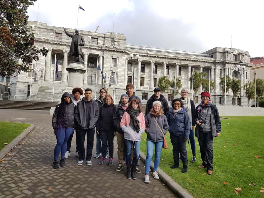 Wellington: Private Day Tour with Lunch - What the guide adds to the experience