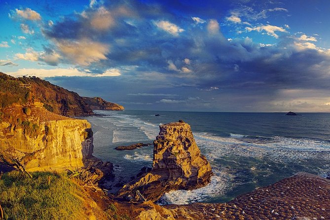 West Coast Discovery - Piha Beach or Muriwai Beach from Auckland - Muriwai and the Gannets Above the Surf