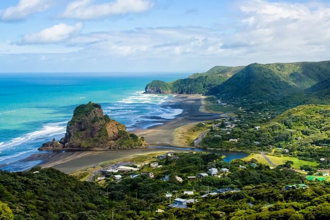 West Coast Discovery Tour - Piha Beach, black sand, and Lion Rock