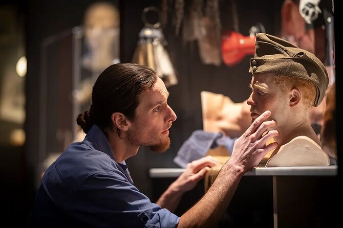 Wētā Workshop Experiences Tour - Wellington - Seeing artists and creators at work